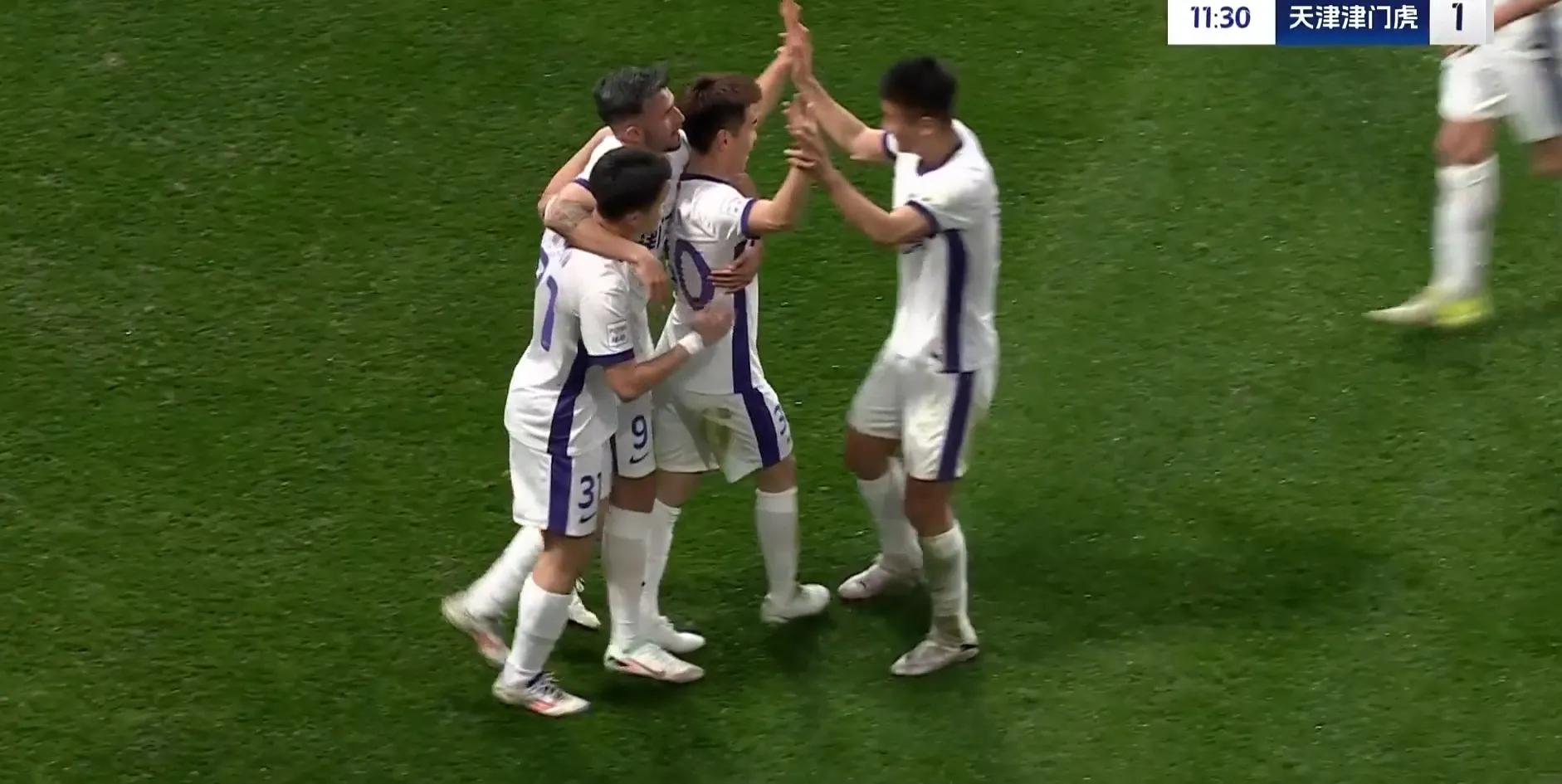 顶级球队厮杀一触即发火爆场面扣人心弦的简单介绍