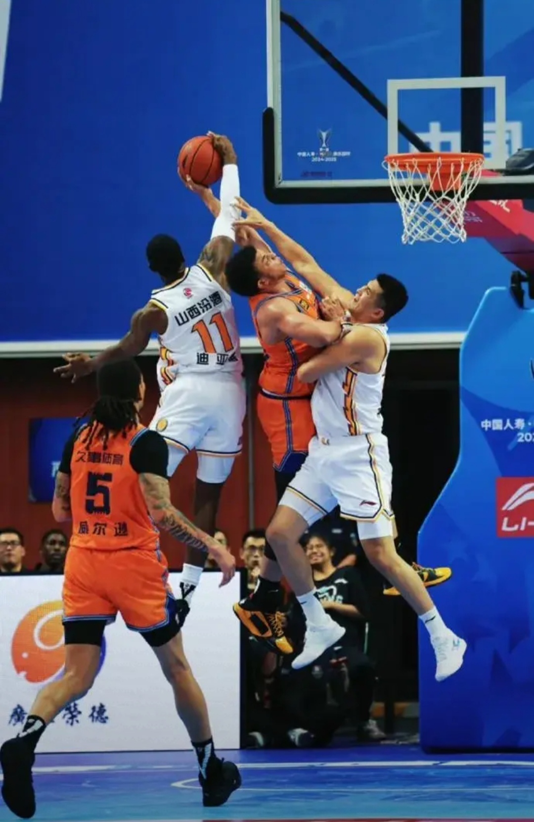 上海队成为本场最大亮点，全国篮球锦标赛瞬间破防，爆冷的简单介绍
