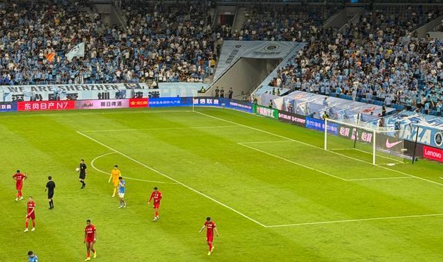 在北京国安赛场上演中超,逆转,引发球迷泪目 在北京国安赛场上演中超,逆转,引发球迷泪目