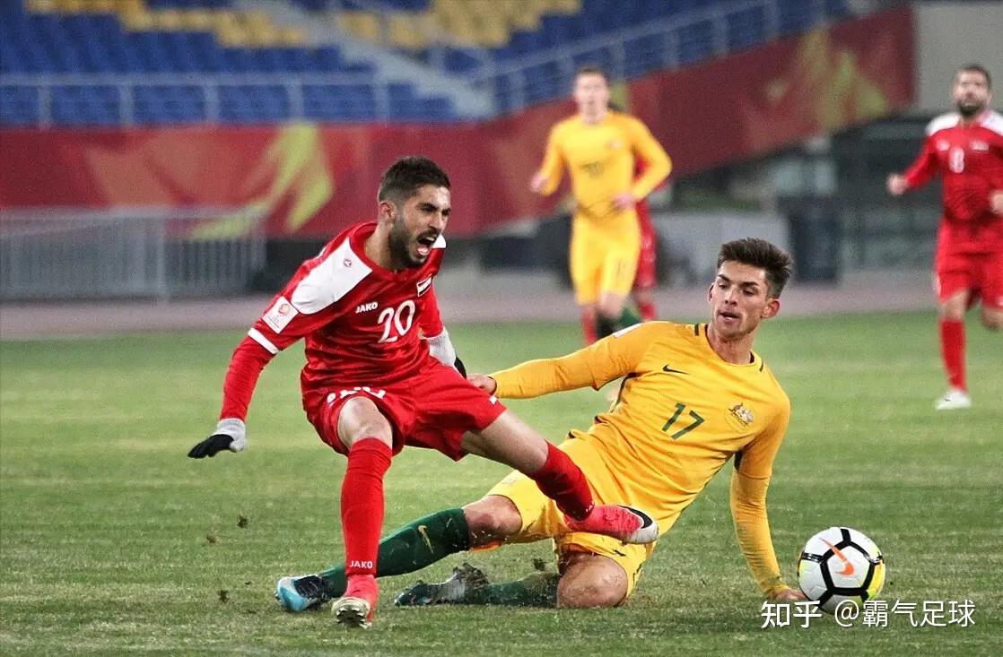 关于力量对抗的精彩瞬间，球员挑战极限的信息