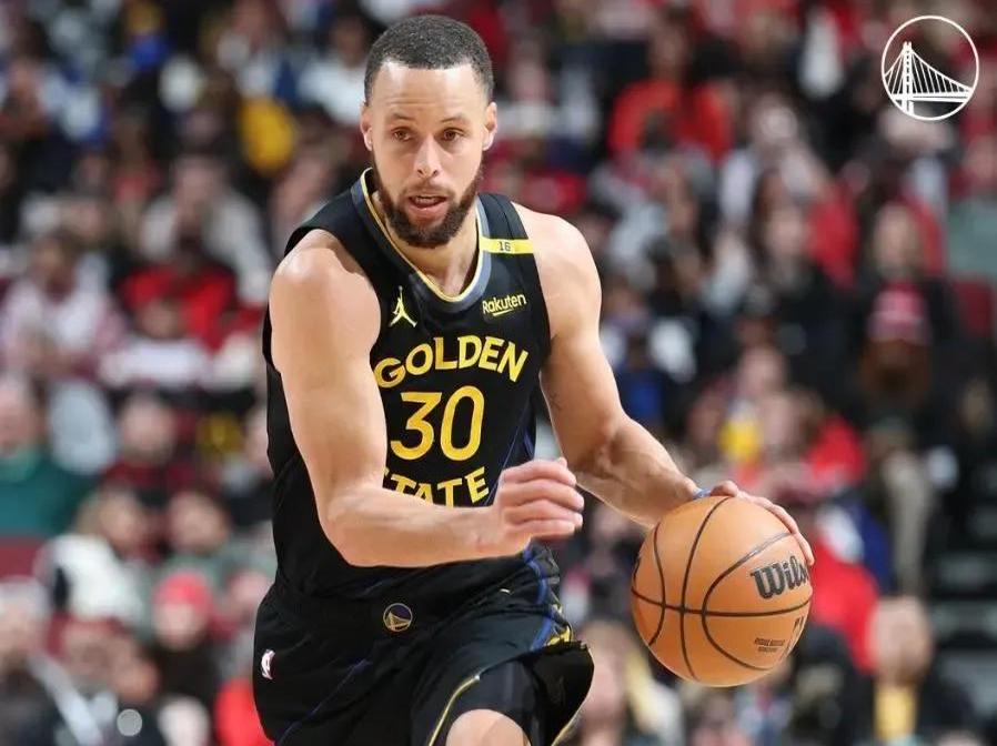 勇士客场惊险逆转雄鹿,库里狂砍35分破门的简单介绍 勇士客场惊险逆转雄鹿,库里狂砍35分破门的简单介绍