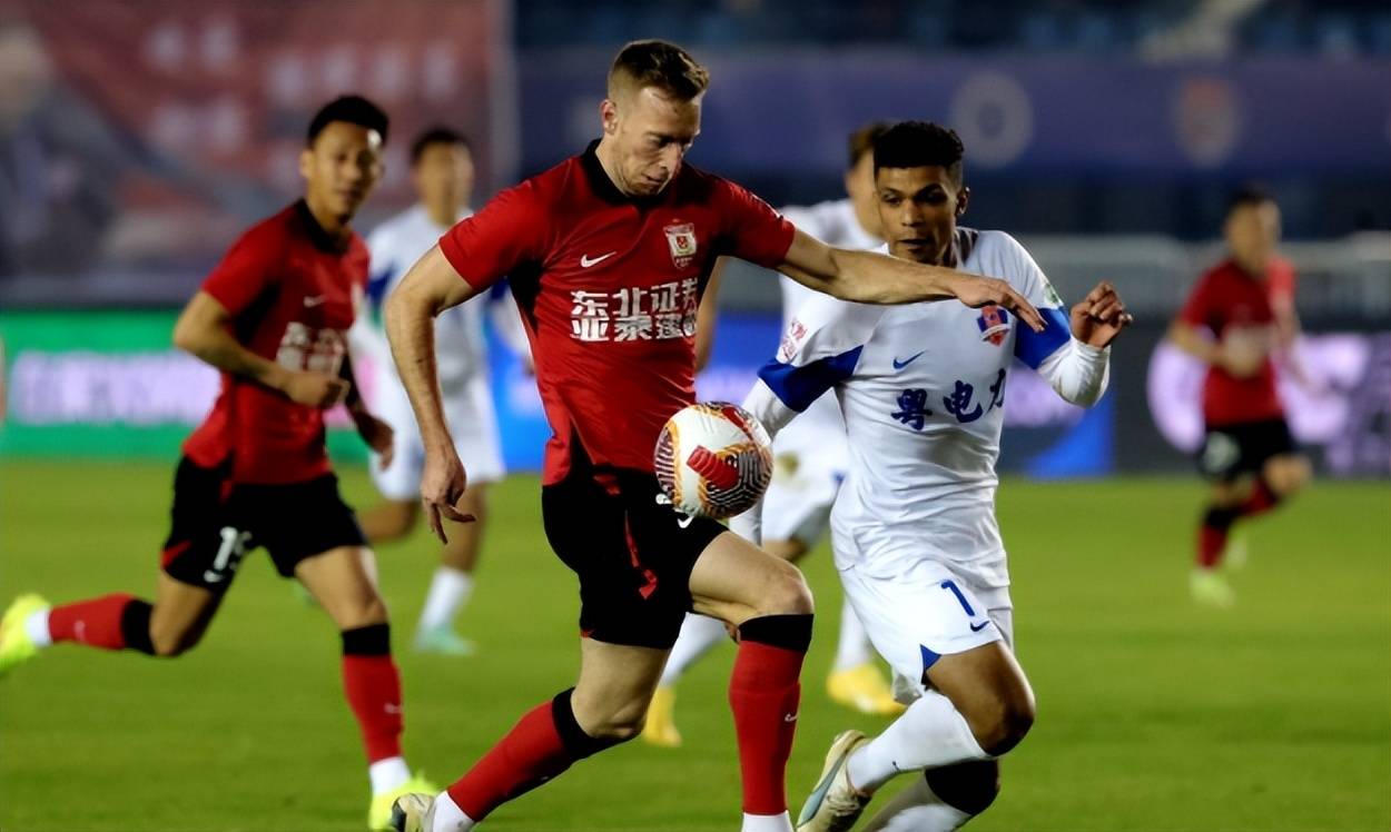 亚泰遭遇客场惨败,保级形势愈发严峻 亚泰遭遇客场惨败,保级形势愈发严峻