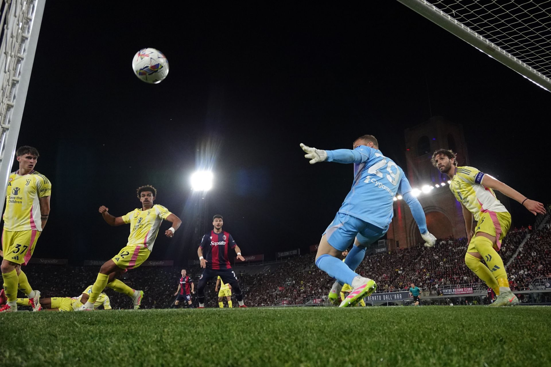 赛季第一场比赛:尤文图斯负于强敌同城战的简单介绍 赛季第一场比赛:尤文图斯负于强敌同城战的简单介绍