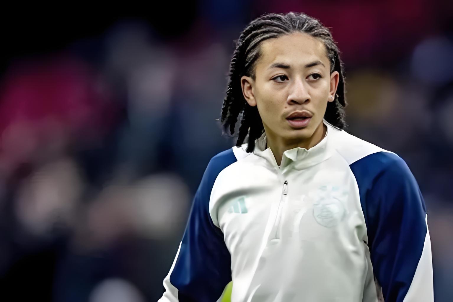 格利姆斯比近中场破门,首开纪录 格利姆斯比近中场破门,首开纪录