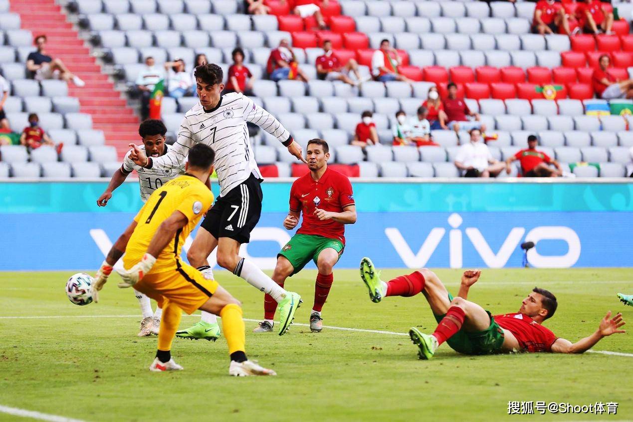 德国在对英格兰的比赛中千钧一发的简单介绍 德国在对英格兰的比赛中千钧一发的简单介绍