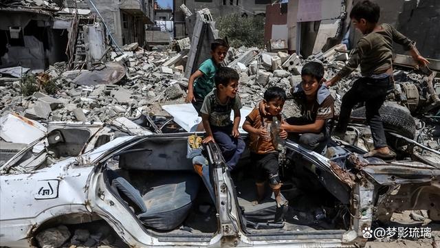 战火隐隐即将燃起，在灿烂中绽放