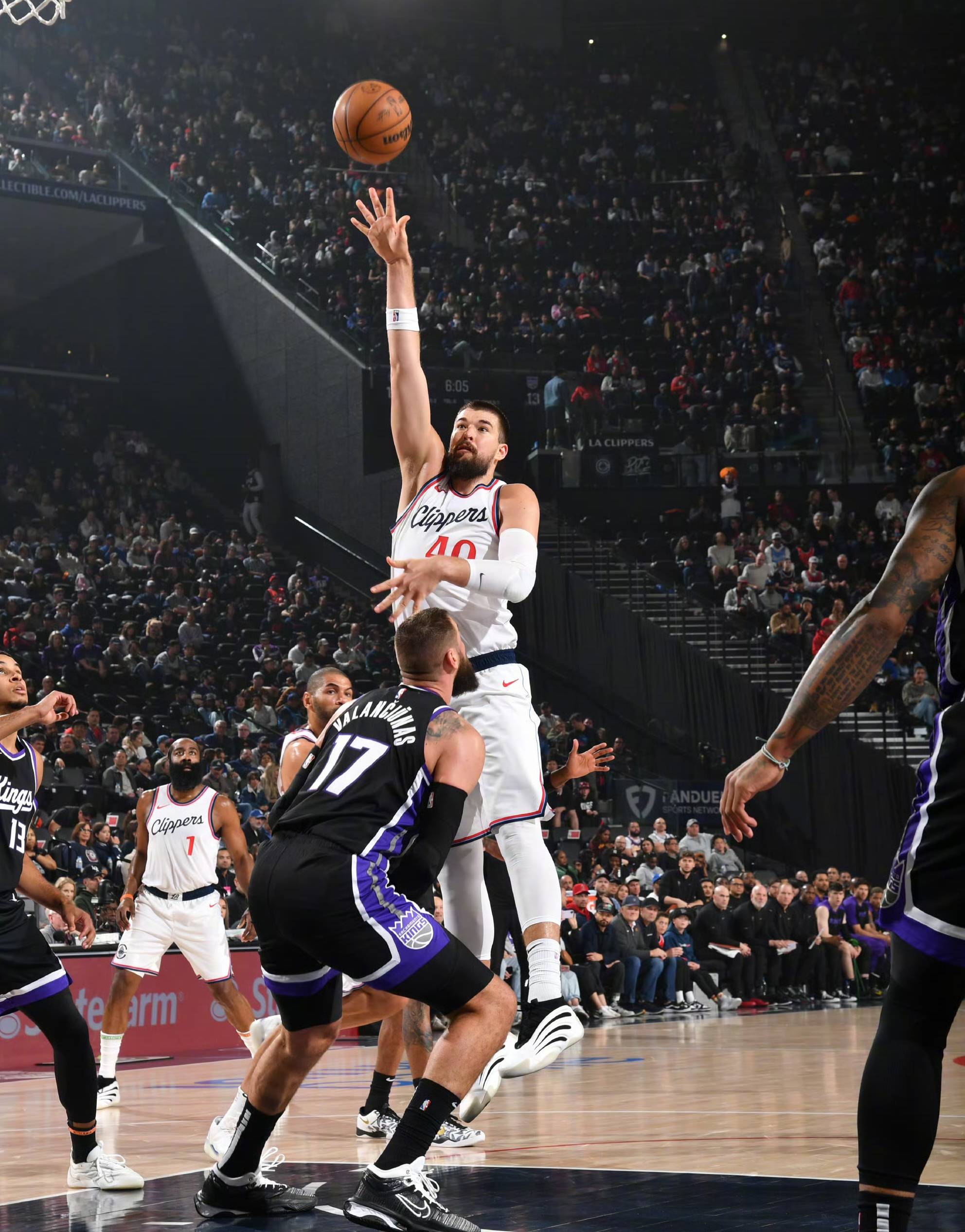 快船力克太阳,斩获胜利 快船力克太阳,斩获胜利