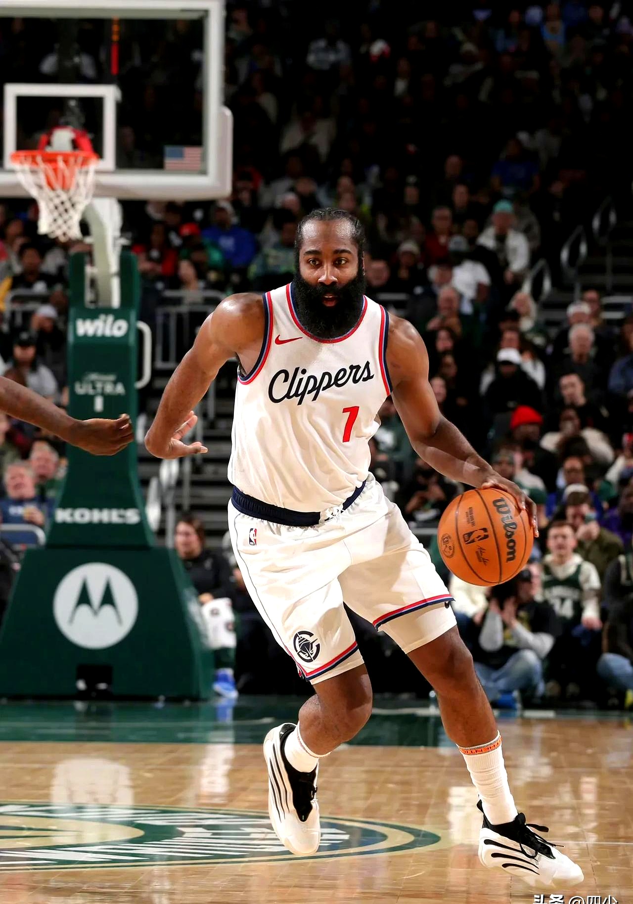 快船逆转黄蜂,取得关键胜利 快船逆转黄蜂,取得关键胜利