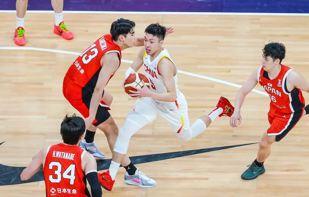 激烈比赛席卷中国职业篮球联赛 激烈比赛席卷中国职业篮球联赛